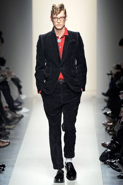 Look 32